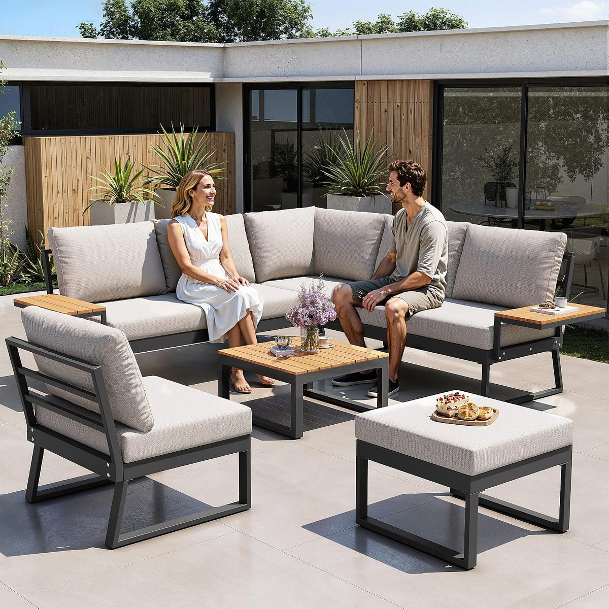Sofa Lahoomu, Beige, L-Form Garten Set mit Holzarmlehnen/Wetterfeste Eckgarnitur, Sessel & Hocker 7-Personen/Mit Polstern